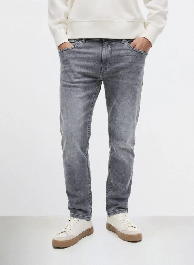 Men Slim Fit Solid Scoop Pocket Mid-Rise Jeans